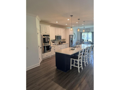 Spacious and beautifully appointed 4-bedroom, 2.5-bath home in - photo 13