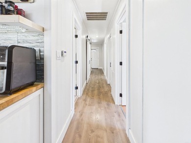 Recently remodeled 2 or 3-bedroom, 2-bath home situated on 0.33 - photo 14