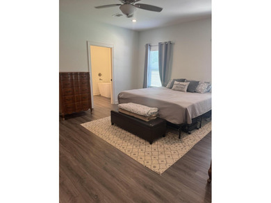 Spacious and beautifully appointed 4-bedroom, 2.5-bath home in - photo 14