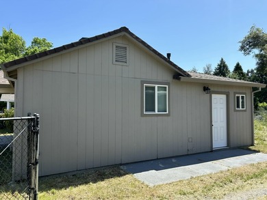 Nicely renovated 1 bedroom, 1 bath home with open kitchen and - photo 14