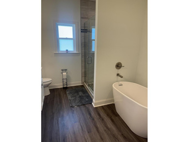Spacious and beautifully appointed 4-bedroom, 2.5-bath home in - photo 17