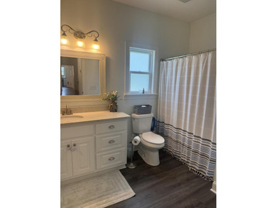 Spacious and beautifully appointed 4-bedroom, 2.5-bath home in - photo 20