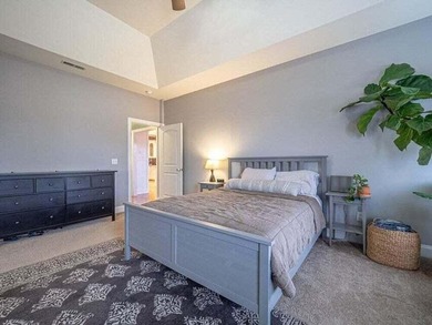 Welcome to this beautiful 4 bedroom brick home with overlooking - photo 21