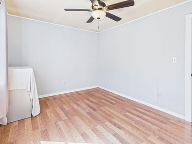 Recently remodeled 2 or 3-bedroom, 2-bath home situated on 0.33 - photo 22