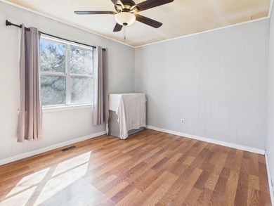Recently remodeled 2 or 3-bedroom, 2-bath home situated on 0.33 - photo 23