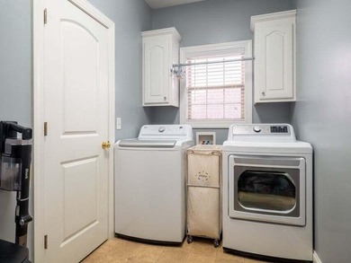 Welcome to this beautiful 4 bedroom brick home with overlooking - photo 24