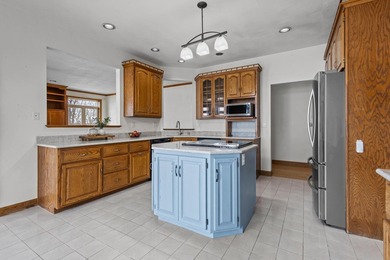 Experience luxury lakefront living on the shores of Lake - photo 30
