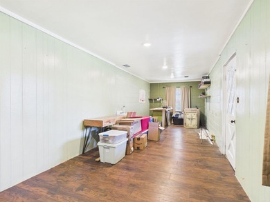 Recently remodeled 2 or 3-bedroom, 2-bath home situated on 0.33 - photo 32