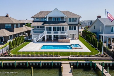 Spectacularly designed 5/6 bedroom, 6 bath bayfront home is - photo 2