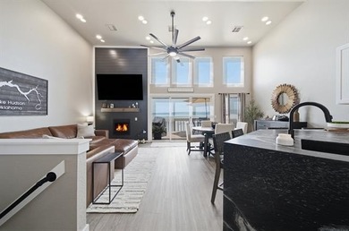 BEAUTIFULLY RENOVATED: Spectacular Lake Hudson views await in - photo 5