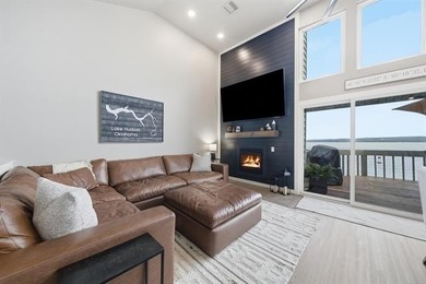 BEAUTIFULLY RENOVATED: Spectacular Lake Hudson views await in - photo 7