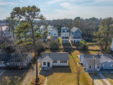 Welcome home to this charming 3-bedroom, 1-bath residence - photo 1