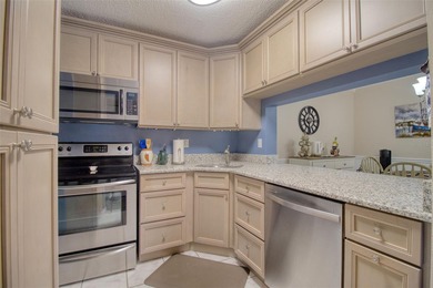 Welcome to this meticulously maintained 2-bedroom, 2-bathroom - photo 12