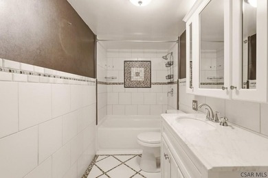 Welcome to 725 Wayne Street, a stunning and meticulously - photo 25
