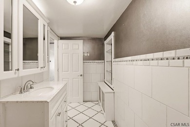 Welcome to 725 Wayne Street, a stunning and meticulously - photo 26