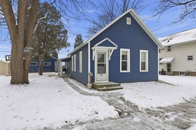 Fox River - Outagamie County Home For Sale in Kaukauna Wisconsin