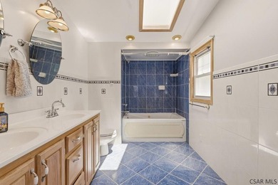 Welcome to 725 Wayne Street, a stunning and meticulously - photo 39