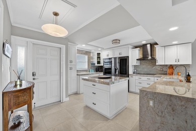 Experience luxury waterfront living in the desirable Hillsboro - photo 4