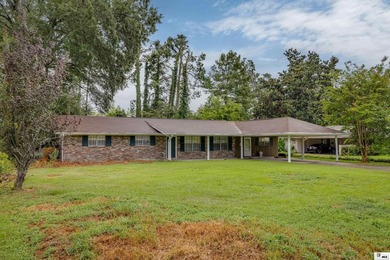 Spacious 3-bedroom, 2-bath home featuring fresh interior paint - photo 2