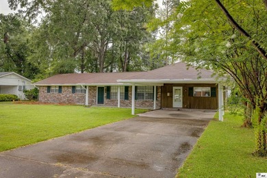 Spacious 3-bedroom, 2-bath home featuring fresh interior paint - photo 3