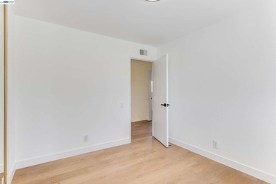 Welcome to this spacious and inviting 4-bedroom, 2.5-bathroom - photo 19