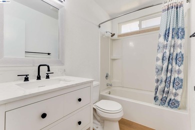 Welcome to this spacious and inviting 4-bedroom, 2.5-bathroom - photo 21
