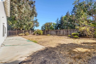Welcome to this spacious and inviting 4-bedroom, 2.5-bathroom - photo 29