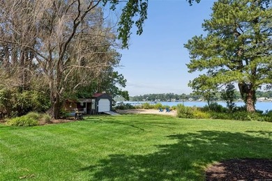Experience luxury waterfront living in this stunning oasis - photo 40