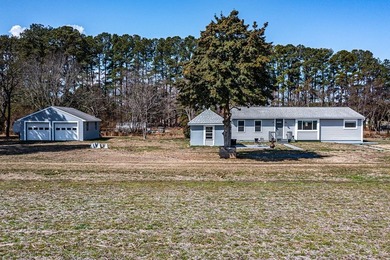 *Waterfront Home in Mint Condition with almost 2 ACRES on a - photo 8