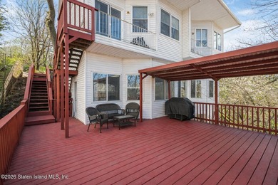 Welcome to 105 Tompkins Circle, a beautifully maintained - photo 11