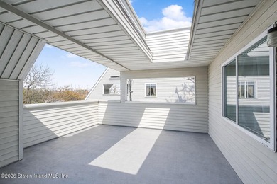 Welcome to 105 Tompkins Circle, a beautifully maintained - photo 12