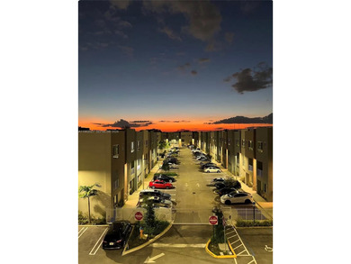 DAILY RENTALS ALLOWED!!!!! MIXED-USE WORK & LIVE UNIT!!!
Brand