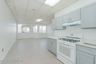 Welcome to 105 Tompkins Circle, a beautifully maintained - photo 16