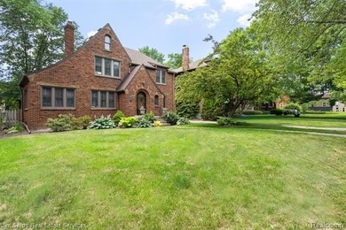 Welcome home to this timeless brick Tudor in the heart of Grosse - photo 29