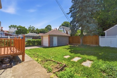 Location, Location! Turn-Key Gem Near Bowne Park Beautifully - photo 31