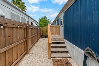 Discover the ease of Keys living in this recently updated 2 - photo 5