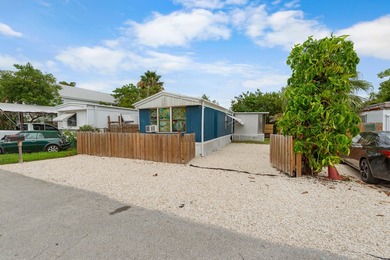Discover the ease of Keys living in this recently updated 2 - photo 8