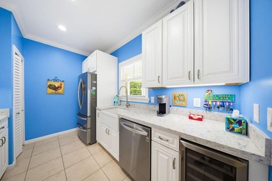 Stunning 3 bed, 3 bath town home overlooking the pool with - photo 7