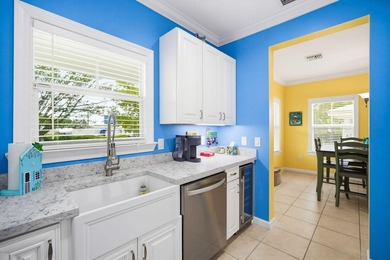 Stunning 3 bed, 3 bath town home overlooking the pool with - photo 9