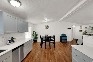 Welcome to this beautifully maintained mobile home in the heart - photo 7