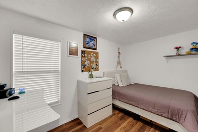 Welcome to this beautifully maintained mobile home in the heart - photo 10