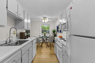 Welcome to easy living in this charming first-level 1-bedroom - photo 7
