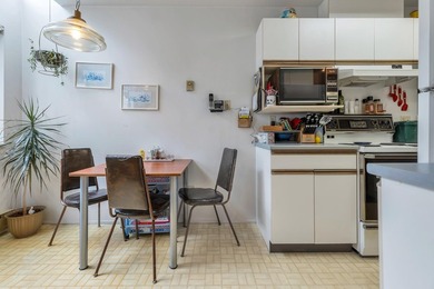Welcome to The Odyssey! This spacious 1,742 sq ft townhouse is - photo 6
