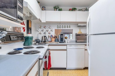 Welcome to The Odyssey! This spacious 1,742 sq ft townhouse is - photo 8