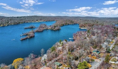 Welcome to your perfect lakeside escape! Nestled in the heart of - photo 4