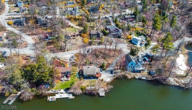 Welcome to your perfect lakeside escape! Nestled in the heart of - photo 6