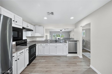 Welcome to your slice of paradise in the beautiful community of - photo 4