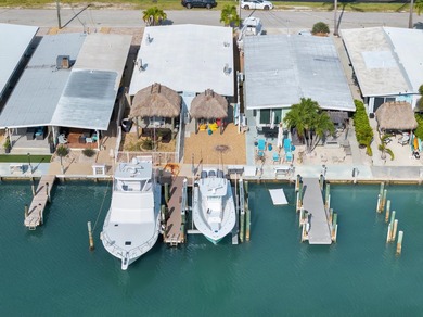 Welcome to your Waterfront Paradise! This beautifully remodeled - photo 1