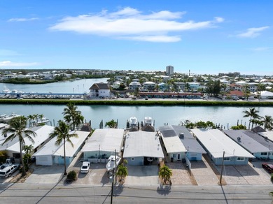 Welcome to your Waterfront Paradise! This beautifully remodeled - photo 2