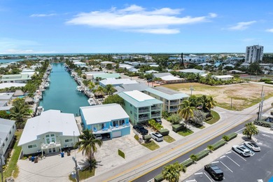 STUNNING KCB WATERFRONT DUPLEX! This beautifully renovated - photo 3